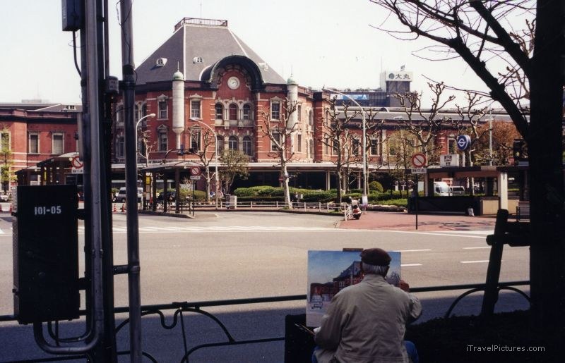 Ueno Tokyo station painter painting